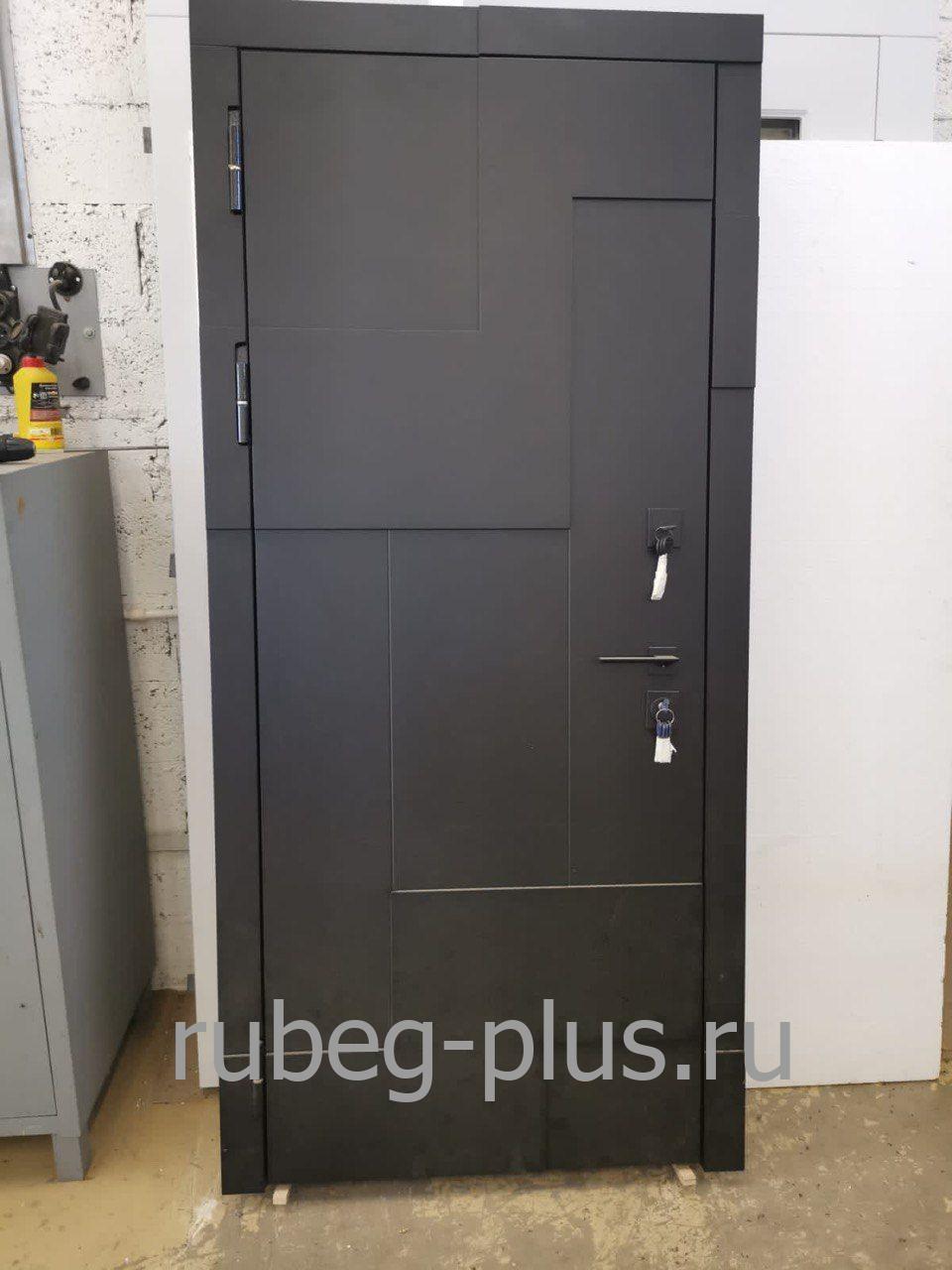 Металлическая черная дверь с 3D-панелью 