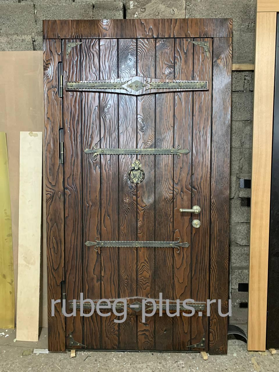 Дверь с отделкой брошированной фанерой