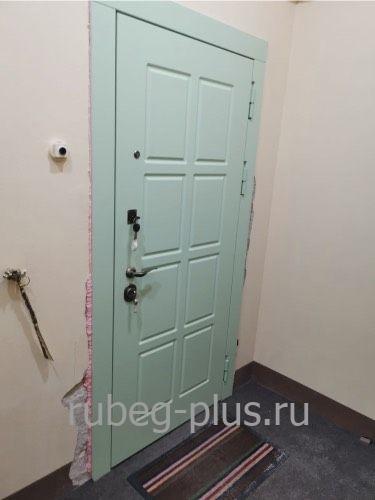 Входная дверь в квартиру в г. Москве, Ростовская набережная. 