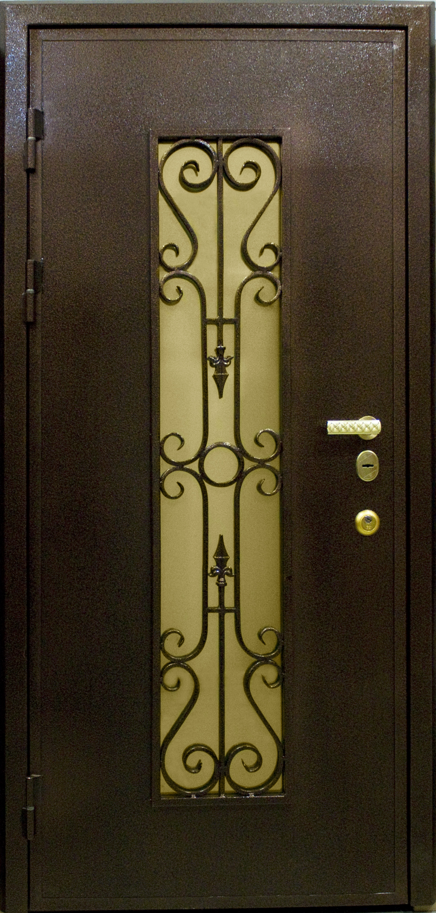 Дверь с ковкой (Арт. DK82)