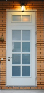 Дверь с фрамугой и вставками (Арт. F31)